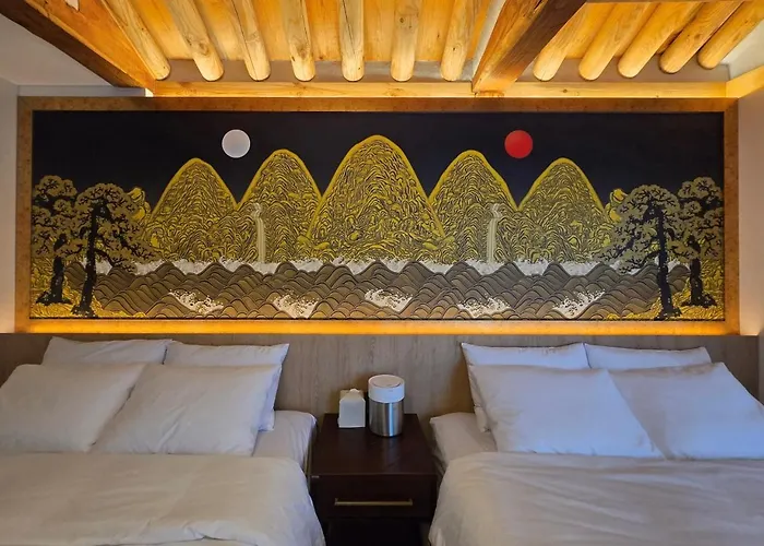 Villa Jihuheon Is A Traditional Korean Hanok With A Jacuzzi And A Large Yard