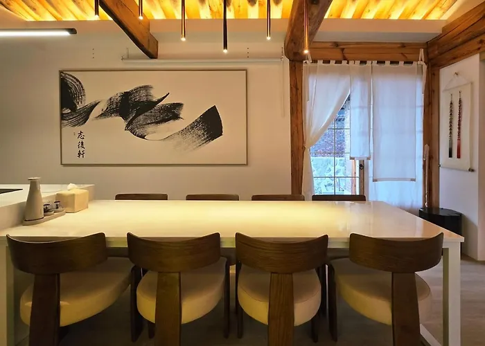 Jihuheon Is A Traditional Korean Hanok With A Jacuzzi And A Large Yard Villa Séoul