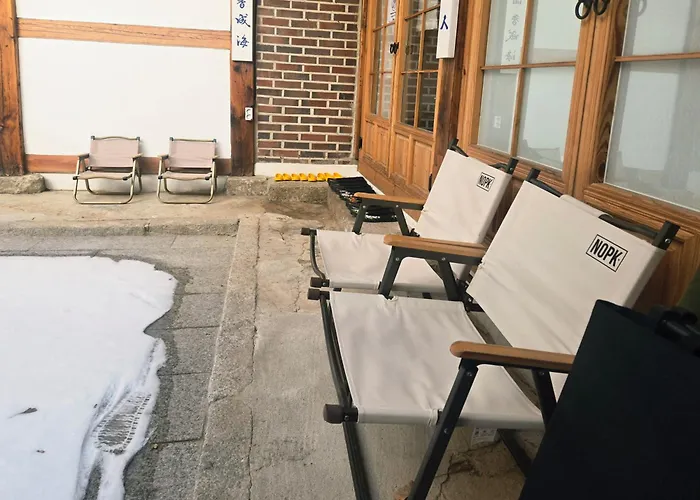 Jihuheon Is A Traditional Korean Hanok With A Jacuzzi And A Large Yard Villa *