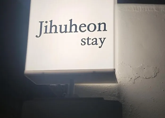 Villa Jihuheon Is A Traditional Korean Hanok With A Jacuzzi And A Large Yard Séoul
