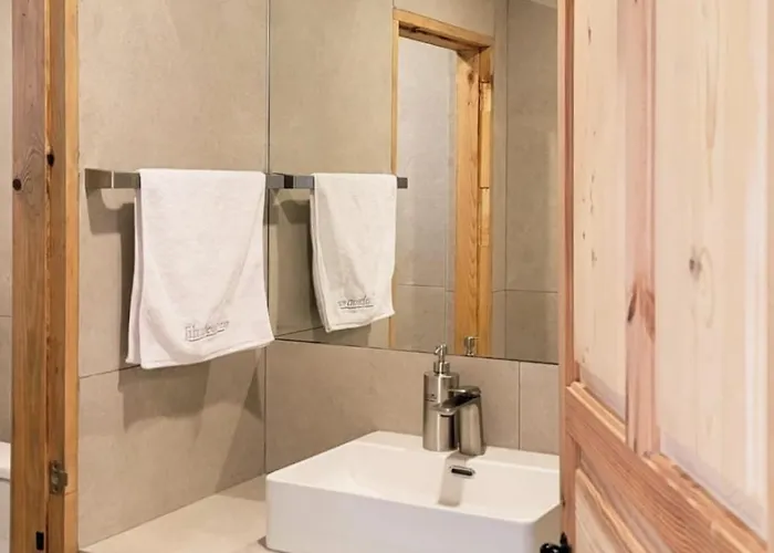 Jihuheon Is A Traditional Korean Hanok With A Jacuzzi And A Large Yard