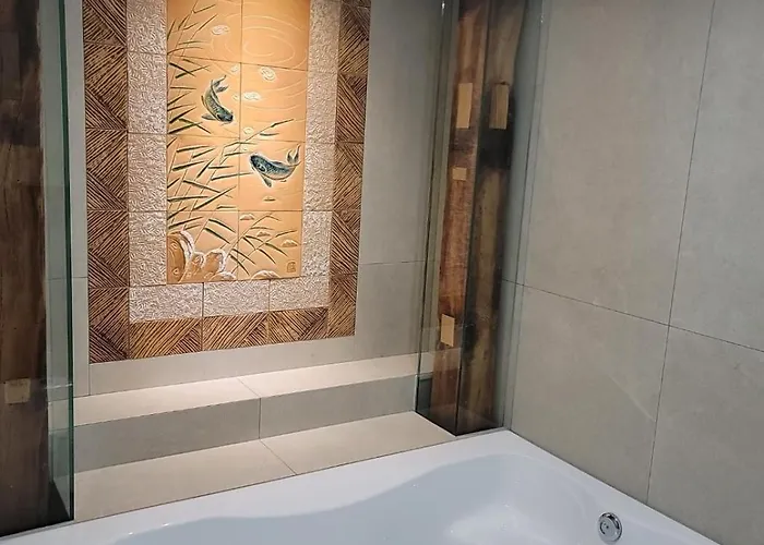 Villa Jihuheon Is A Traditional Korean Hanok With A Jacuzzi And A Large Yard Séoul