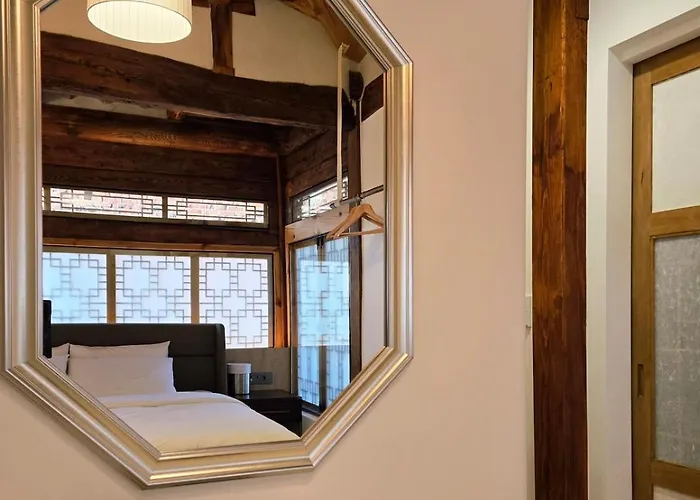 Villa Jihuheon Is A Traditional Korean Hanok With A Jacuzzi And A Large Yard