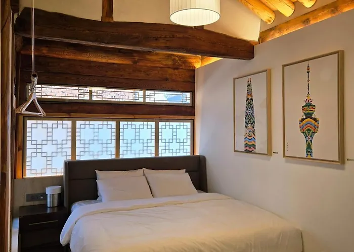 Jihuheon Is A Traditional Korean Hanok With A Jacuzzi And A Large Yard Villa *