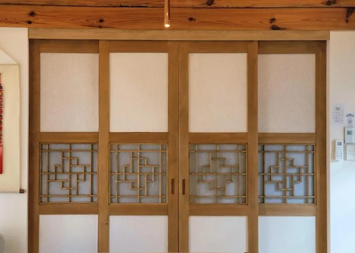 Jihuheon Is A Traditional Korean Hanok With A Jacuzzi And A Large Yard Villa Séoul