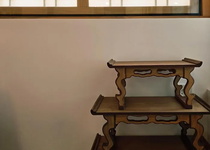 Jihuheon Is A Traditional Korean Hanok With A Jacuzzi And A Large Yard *