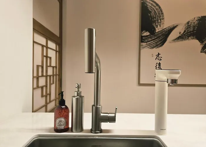 Jihuheon Is A Traditional Korean Hanok With A Jacuzzi And A Large Yard Villa *
