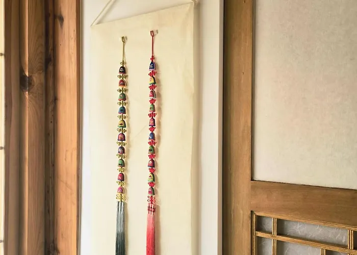 Jihuheon Is A Traditional Korean Hanok With A Jacuzzi And A Large Yard Villa *